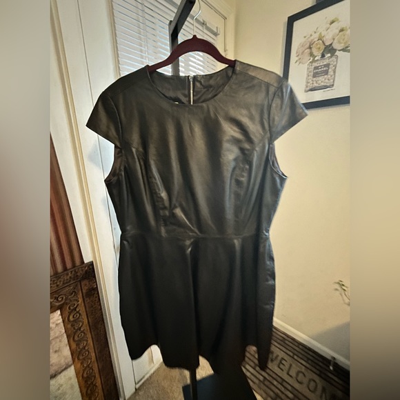NEIMAN MARCUS NWOT AUTHENTIC GENUINE BLK LEATHER CAP SLEEVES SOFT DRESS - Picture 3 of 16